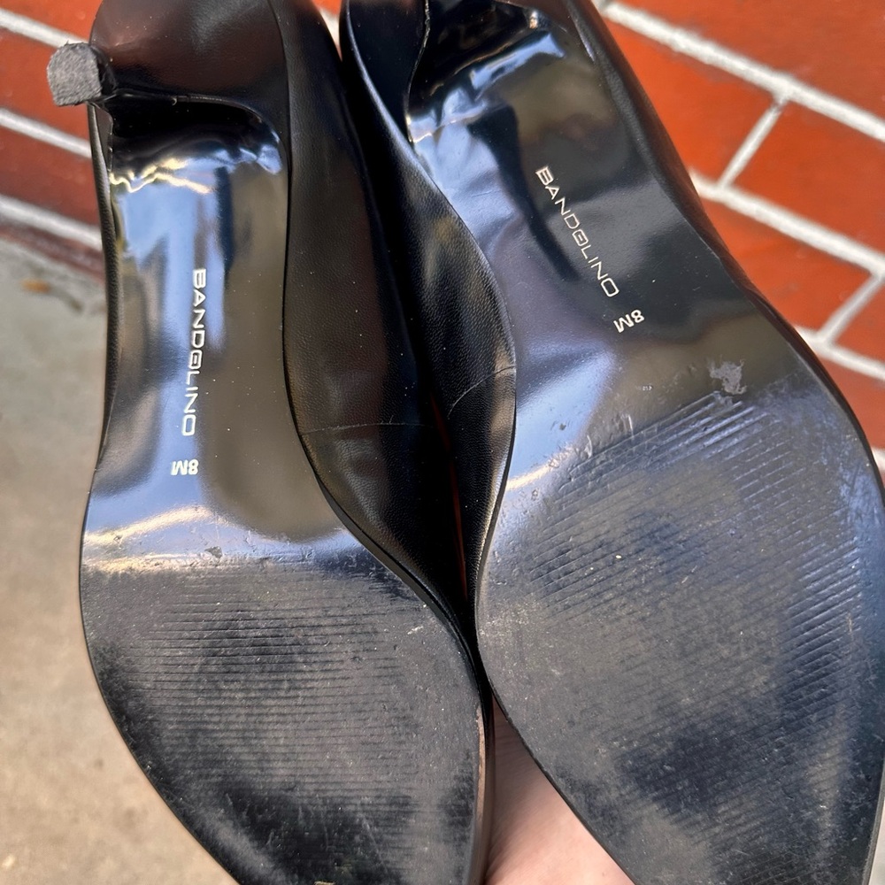 BANDOLINO Black Pointed Toe Heels - Picture 12 of 13